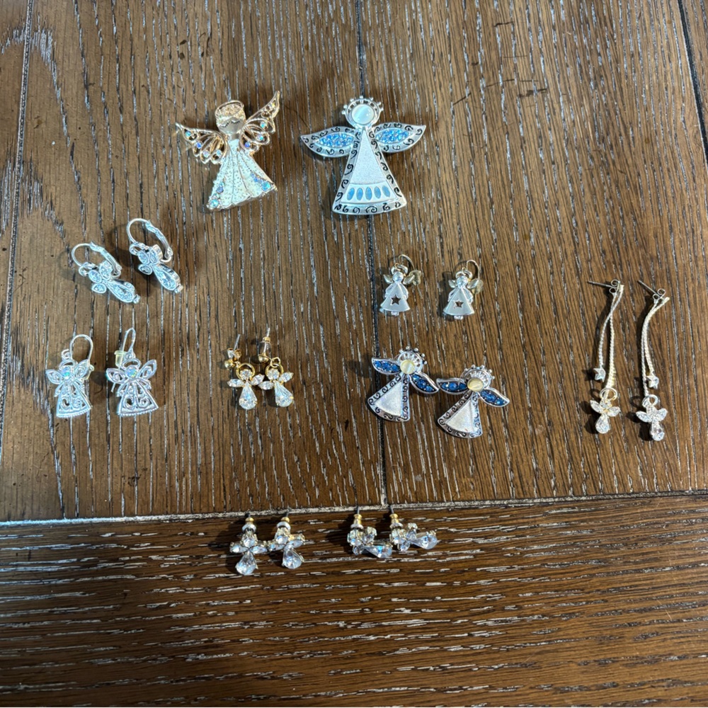 Angel Themed Jewelry Set with Gold and Silver Accents